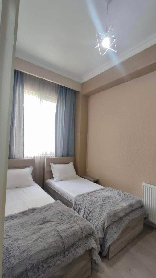 Guest House Nima Kutaisi Eksteriør billede