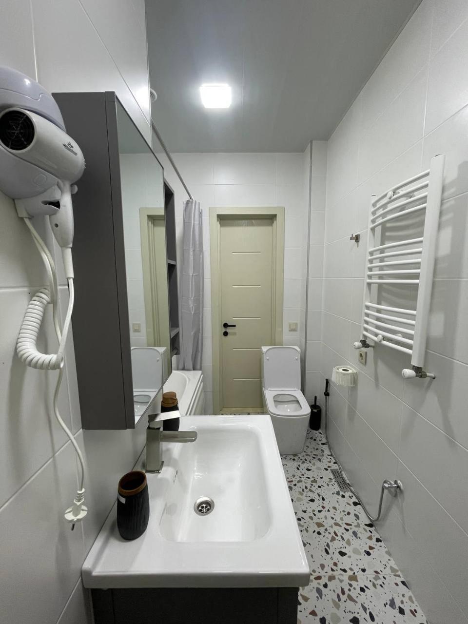 Guest House Nima Kutaisi Eksteriør billede