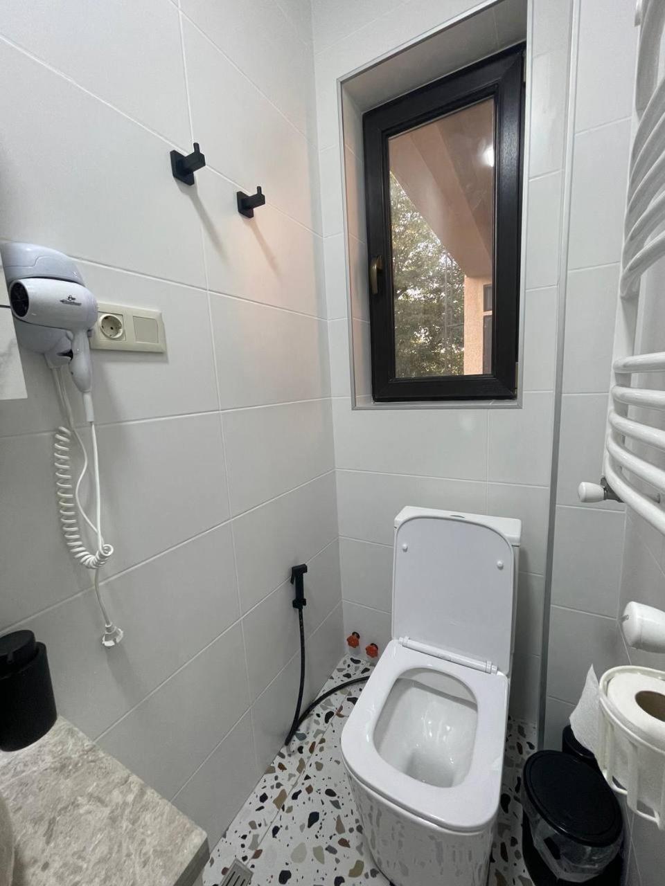 Guest House Nima Kutaisi Eksteriør billede